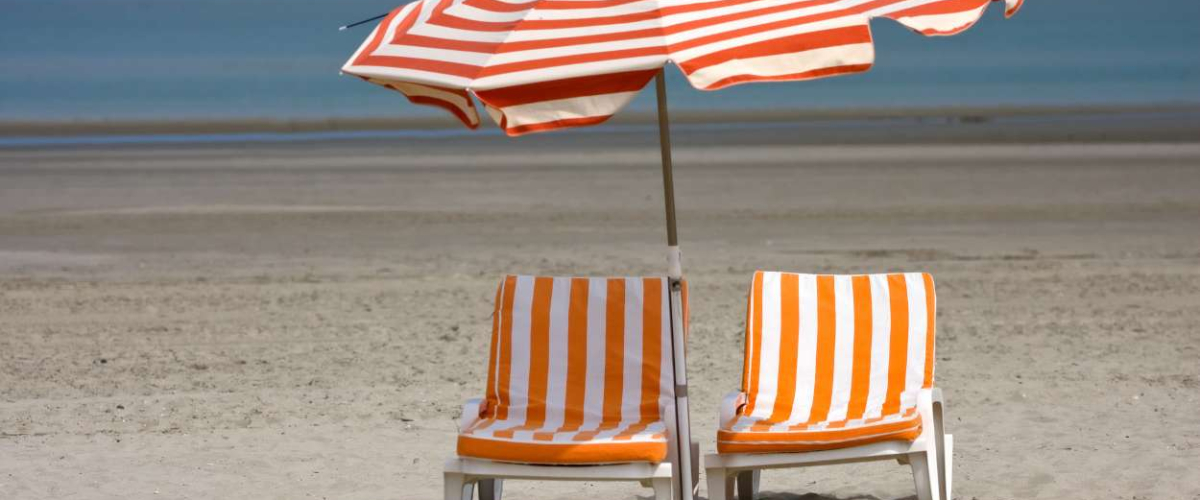 Adiós, parasol: el invento viral de TikTok que promete jubilar a la sombrilla de playa