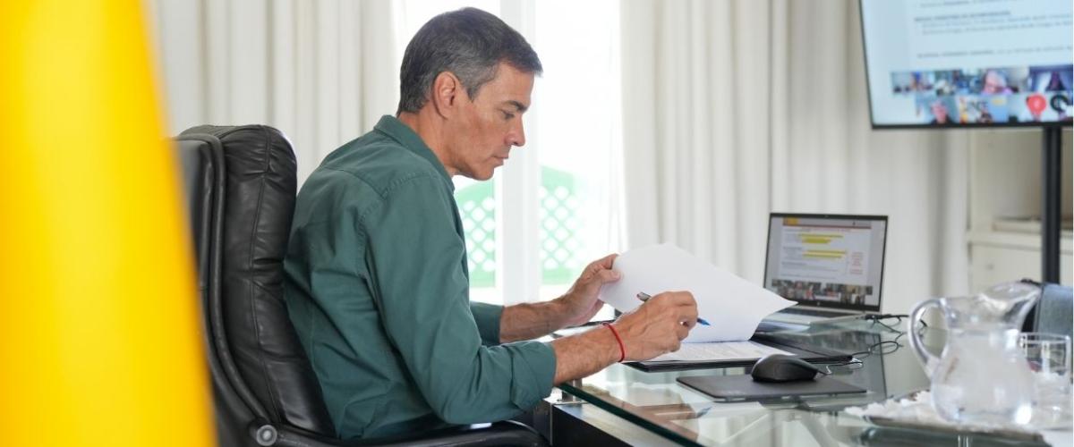 Lucía Etxebarria cuestiona la imagen de Sánchez y recibe una respuesta irónica de Euprepio Padula