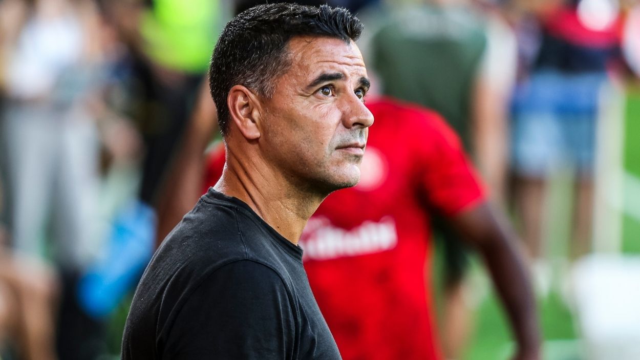 El entrenador del Girona, Míchel, durante el partido ante el Villarreal. EP