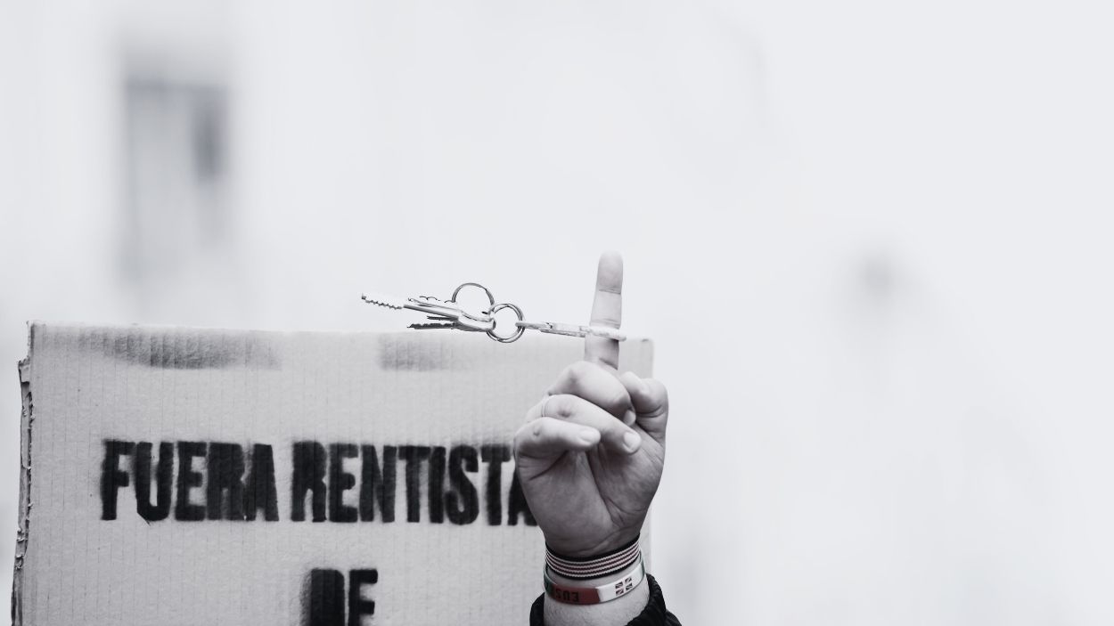 Una persona sujeta unas llaves durante una manifestación por la vivienda. EP/Archivo.