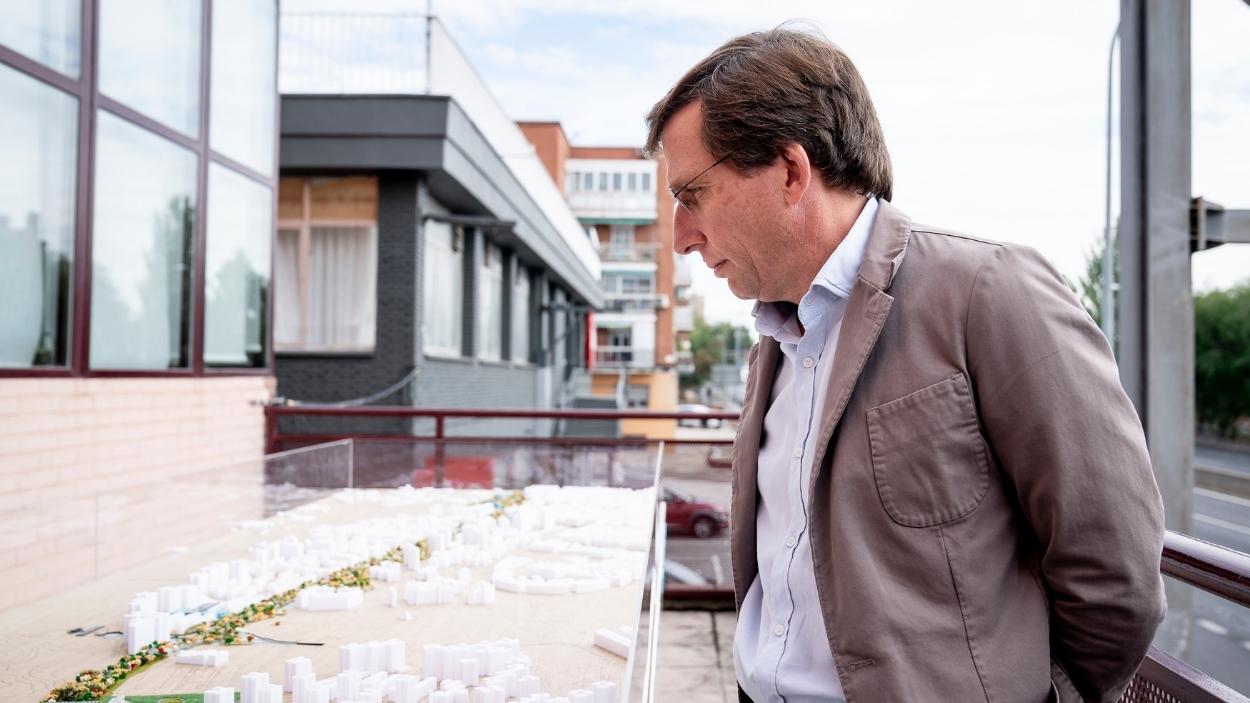 El alcalde de Madrid, José Luis Martínez Almeida, visita el inicio de las obras de soterramiento de la A 5. EP