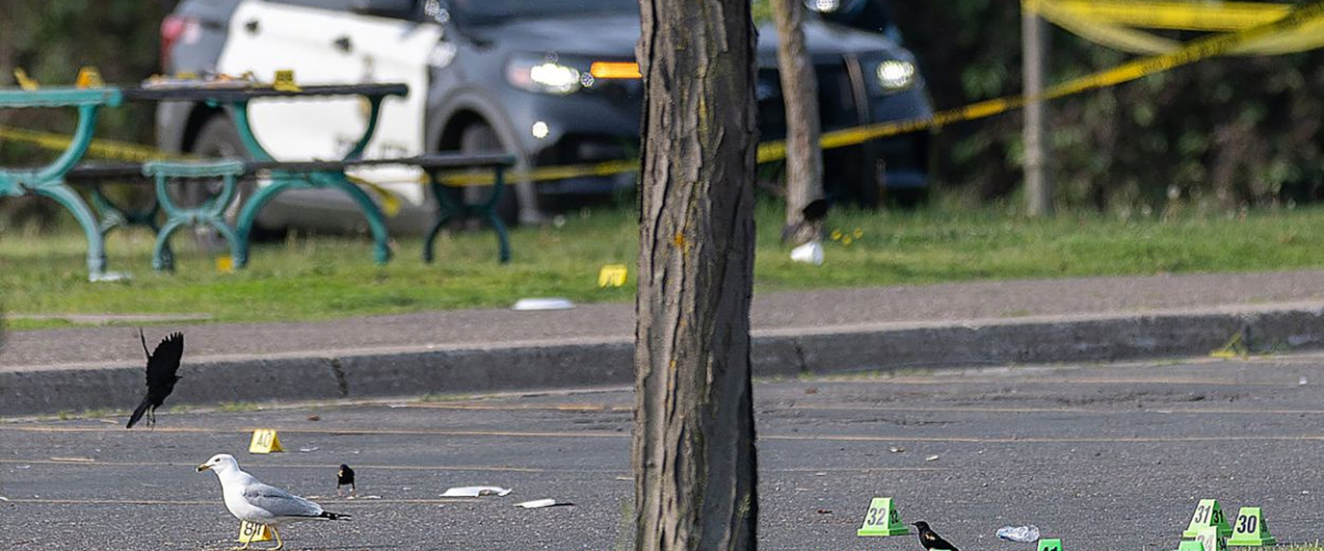 Un tiroteo en una escuela católica de Minneapolis deja al menos tres muertos y más de 20 heridos