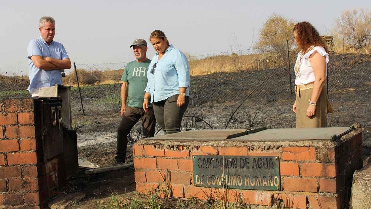 Tita García Élez, secretaria provincial del PSOE de Toledo, y Juan Carlos Cabello, alcalde de Navalmoralejo. PSOE Toledo