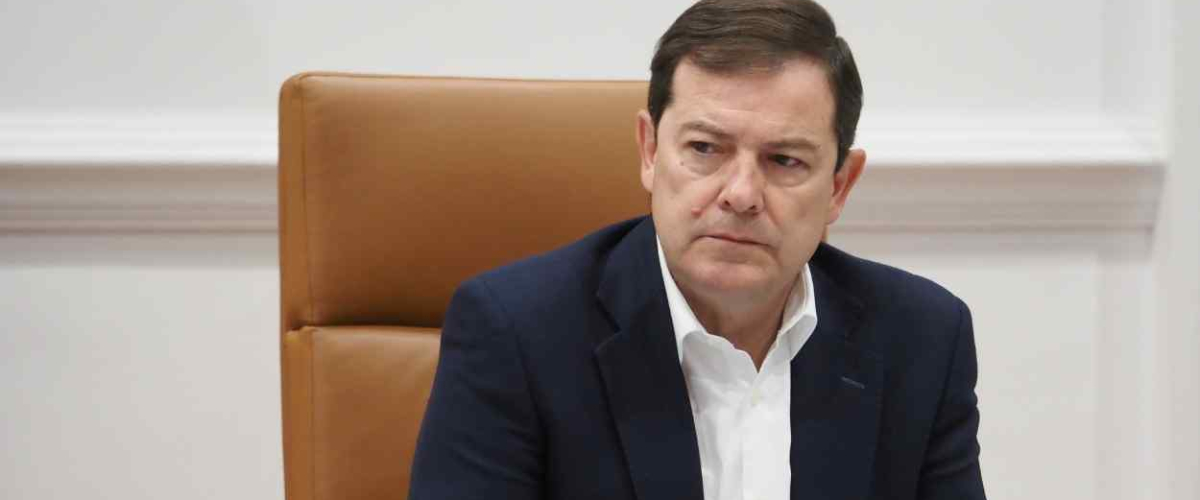Mañueco sigue defendiendo a Quiñones y al operativo antiincendios frente a una oposición que clama su dimisión