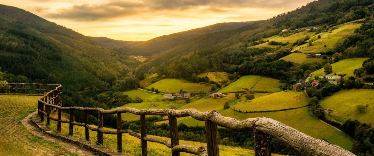 El pueblo mágico de Asturias donde caminan las leyendas y late la cascada más verde del mundo