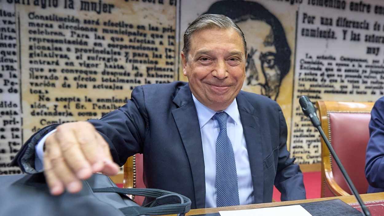 El ministro de Agricultura, Pesca y Alimentación, Luis Planas, comparece durante la Comisión de Agricultura, en el Senado. EP.