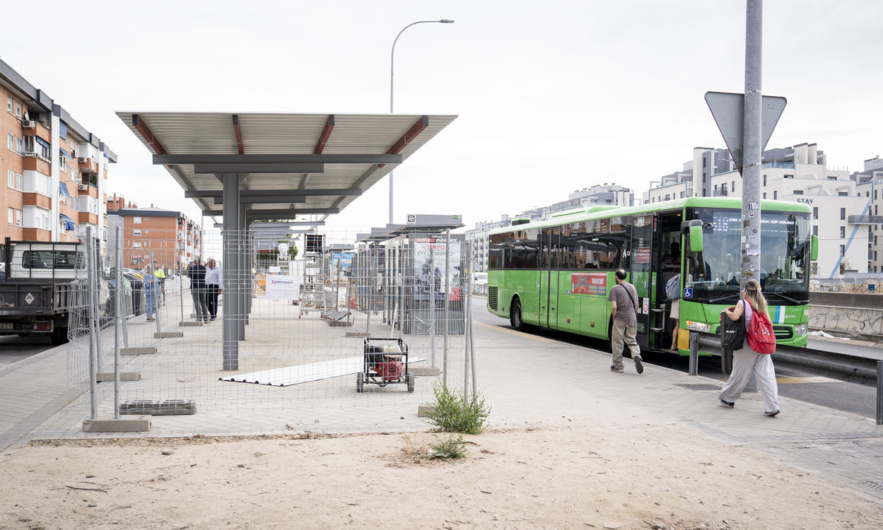 Las preocupantes condiciones en el Intercambiador de Cuatro Vientos (Madrid). A. Pérez Meca / EP