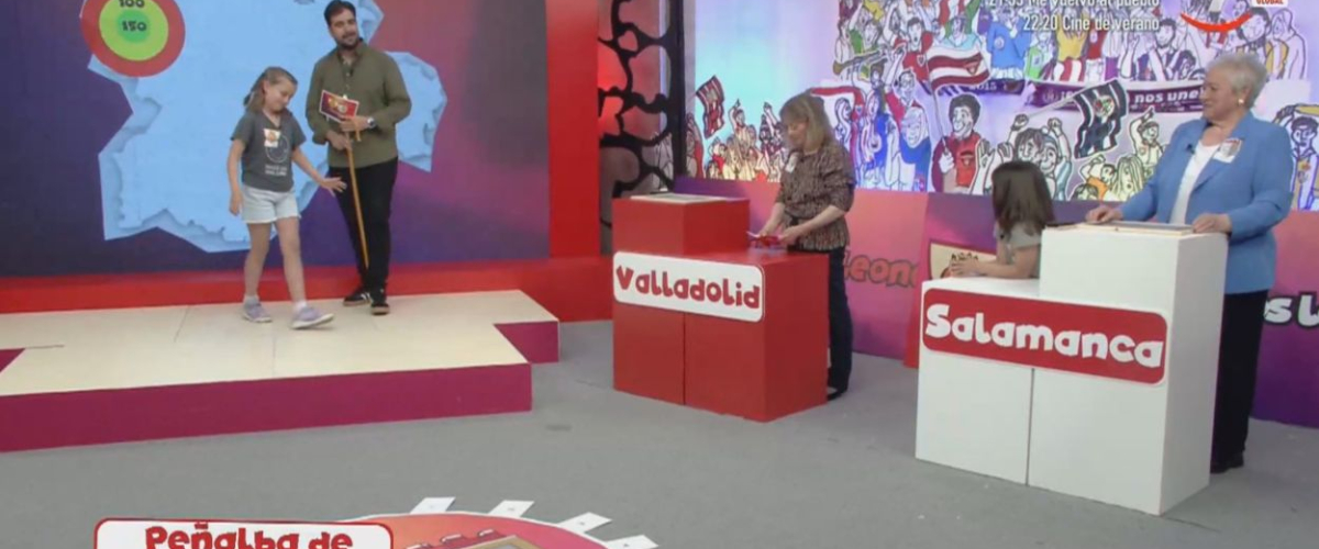 Incredulidad ante la parrilla de la televisión de Castilla y León mientras comparece Mañueco: toros, maquinaria agrícola y un concurso