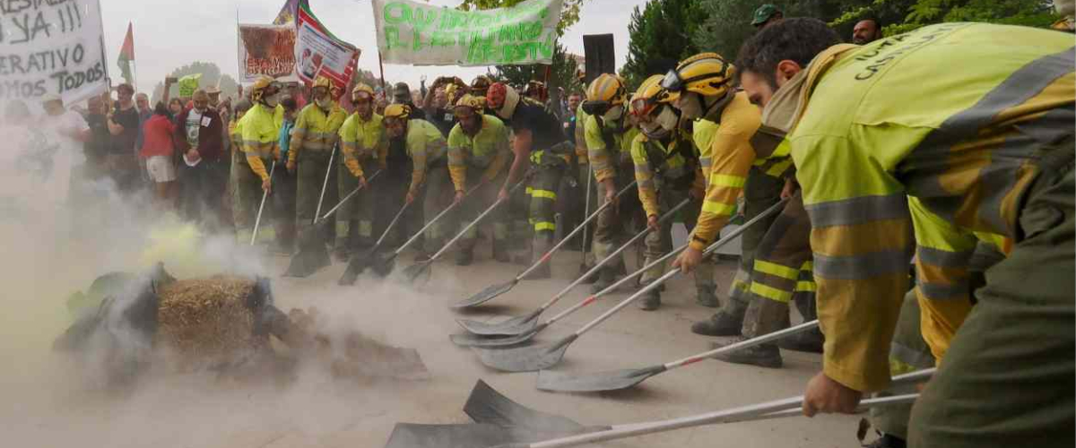 Bomberos forestales de Castilla y León convocan una marcha pacífica en León para presionar a Mañueco