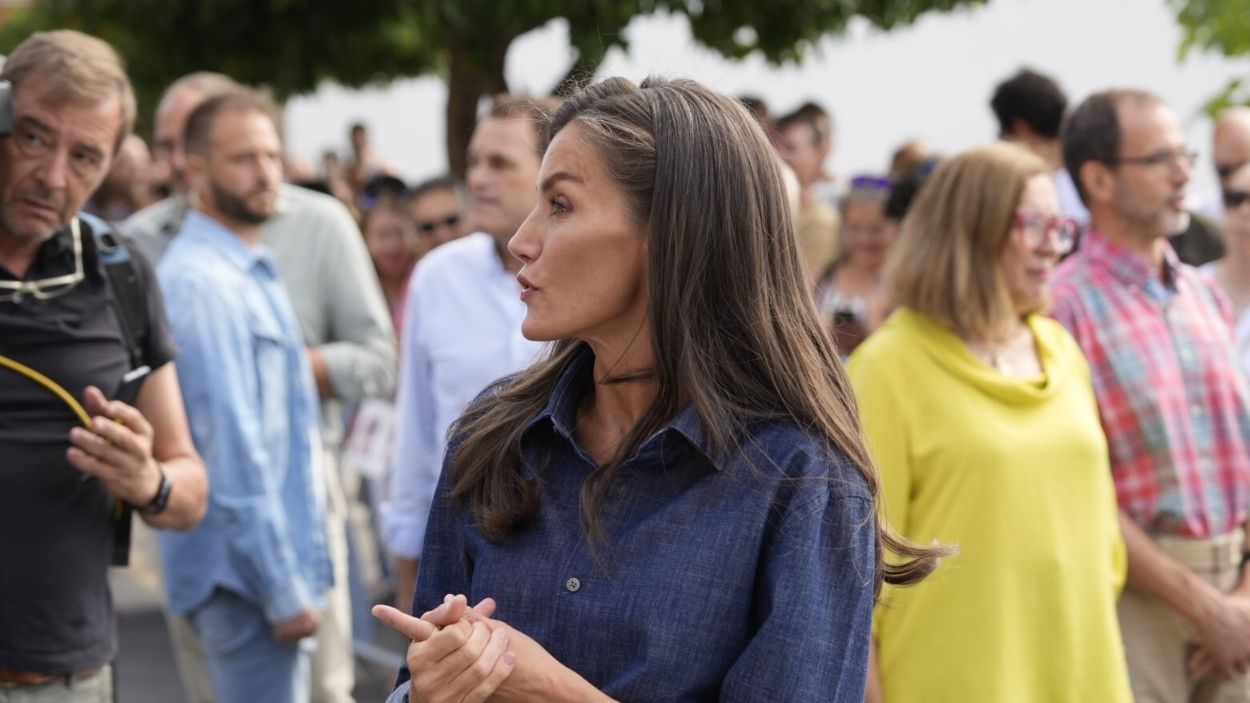 La Reina Letizia durante su visita al valle del Jerte. EP.