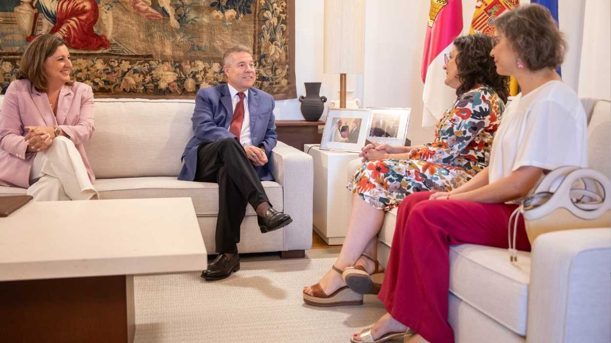 Emiliano García-Page, presidente de Castilla-La Mancha, recibe a representantes de UGT CLM. EP.