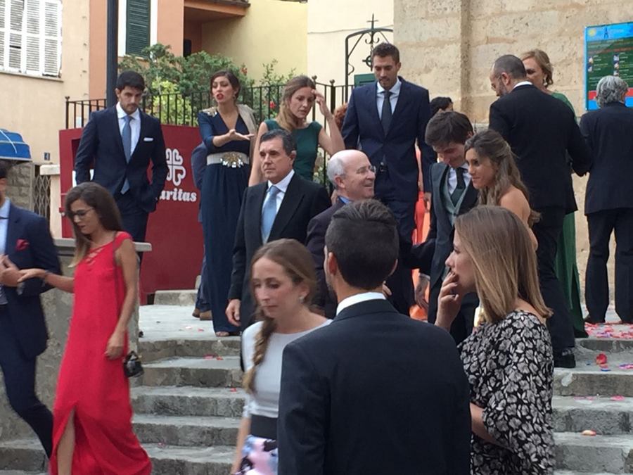 Jaume Matas y Fernando Areal a la salida de la iglesia tras la boda