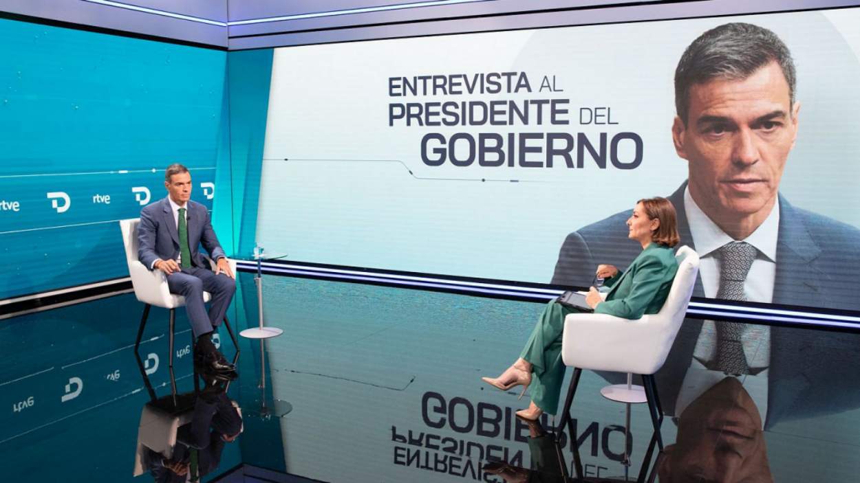 Pepa Bueno entrevistando a Pedro Sánchez en RTVE