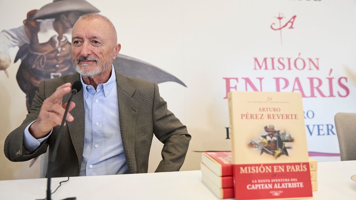 Presentación de la nueva novela del Capitán Alatriste, 'Misión en París', con Arturo Pérez Reverte. EP.
