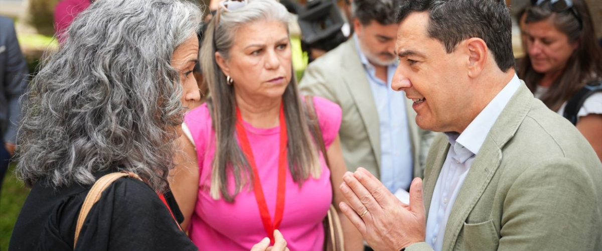 Moreno Bonilla, en la diana de miles de andaluces en una movilización ‘improvisada’ en defensa de la sanidad pública