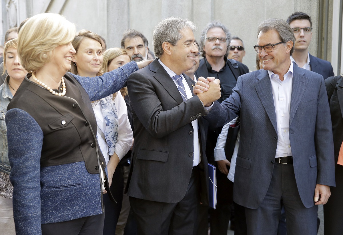 El exconseller Francesc Homs, acompañado por el expresidente catalán Artur Mas y la exconsellera de Educación, Irene Rigau, a su llegada al Tribunal Supremo