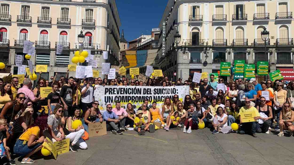 Manifestación por la prevención del suicidio 2024. La Niña Amarilla