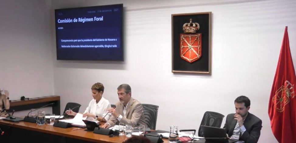 María Chivite, durante la comparecencia parlamentaria. Imagen del Parlamento de Navarra