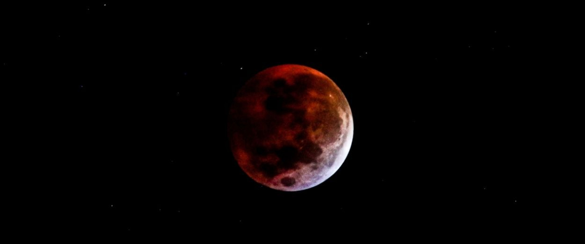 Un frente nuboso cubrirá el noroeste peninsular este domingo y dificultará la observación del eclipse lunar