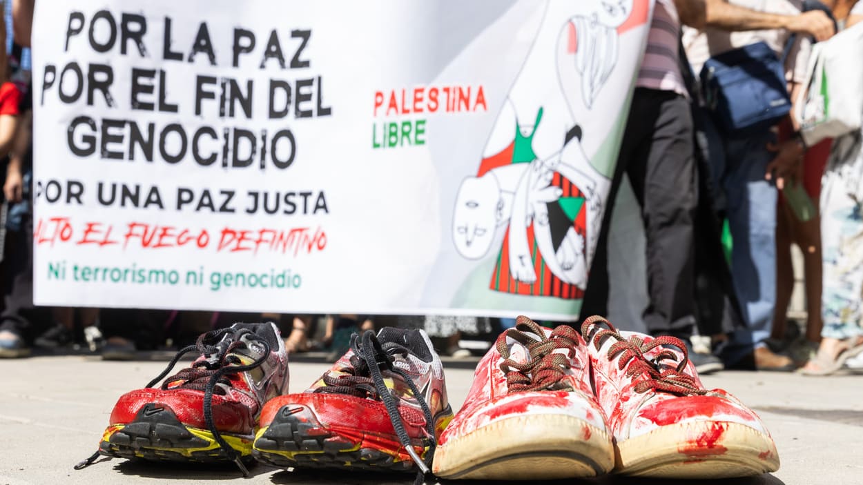 Manifestación contra la guerra israelí contra los palestinos ante la embajada de Israel en Madrid. EP.