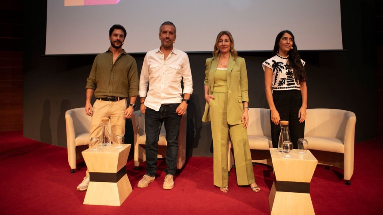 Fotografía de la presentación de la adaptación cinematográfica de 'El Libro Negro de las Horas', de la Serie Kranken creada por Eva García Sáenz de Urturi