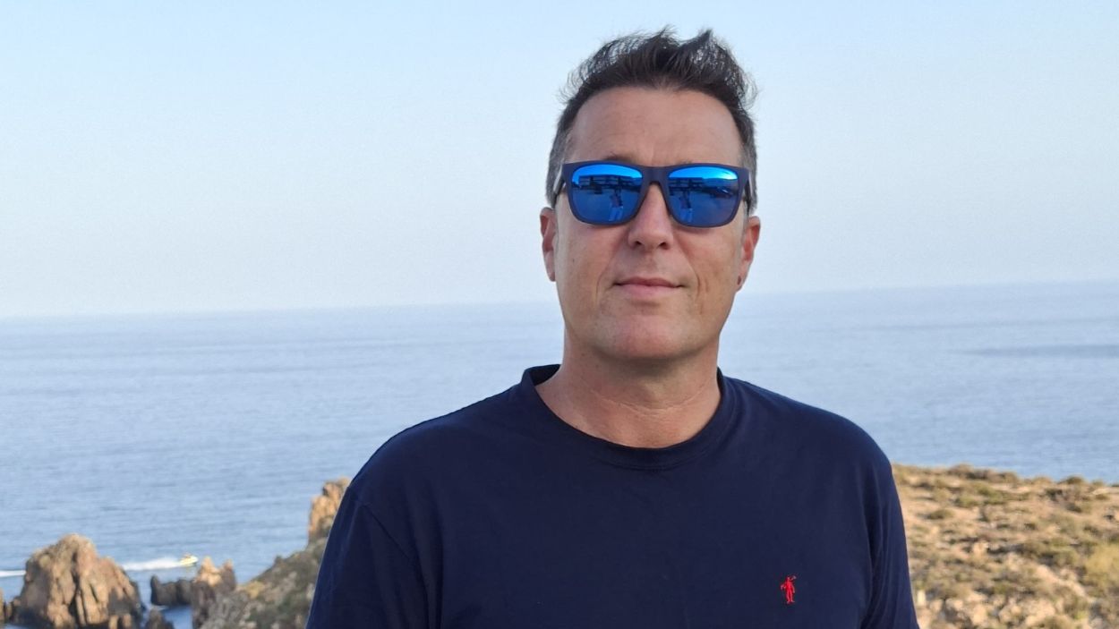 El escritor murciano J. de Haro, autor de 'Eco de Verdad'
