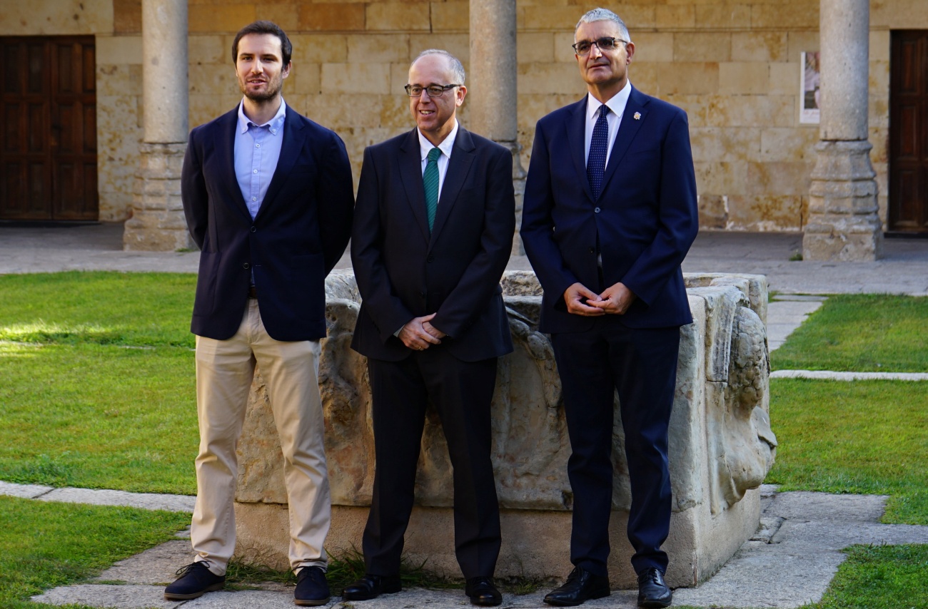 De izquierda a derecha, los doctores Francisco Lorenzo Martín, José Miguel Mateos Roco y Xosé Bustelo. (Foto: CIC)