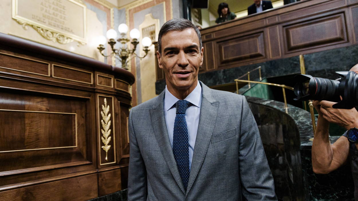 El CIS dispara al PSOE a 9 puntos de un PP cada vez más encimado por Vox. EP.