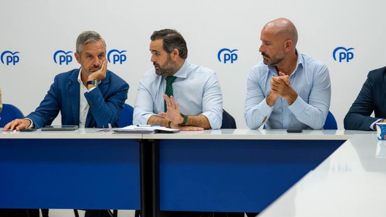 Juan Bravo, diputado (i), Paco Núñez, (c) y Jaime de los Santos (d). PP-CLM