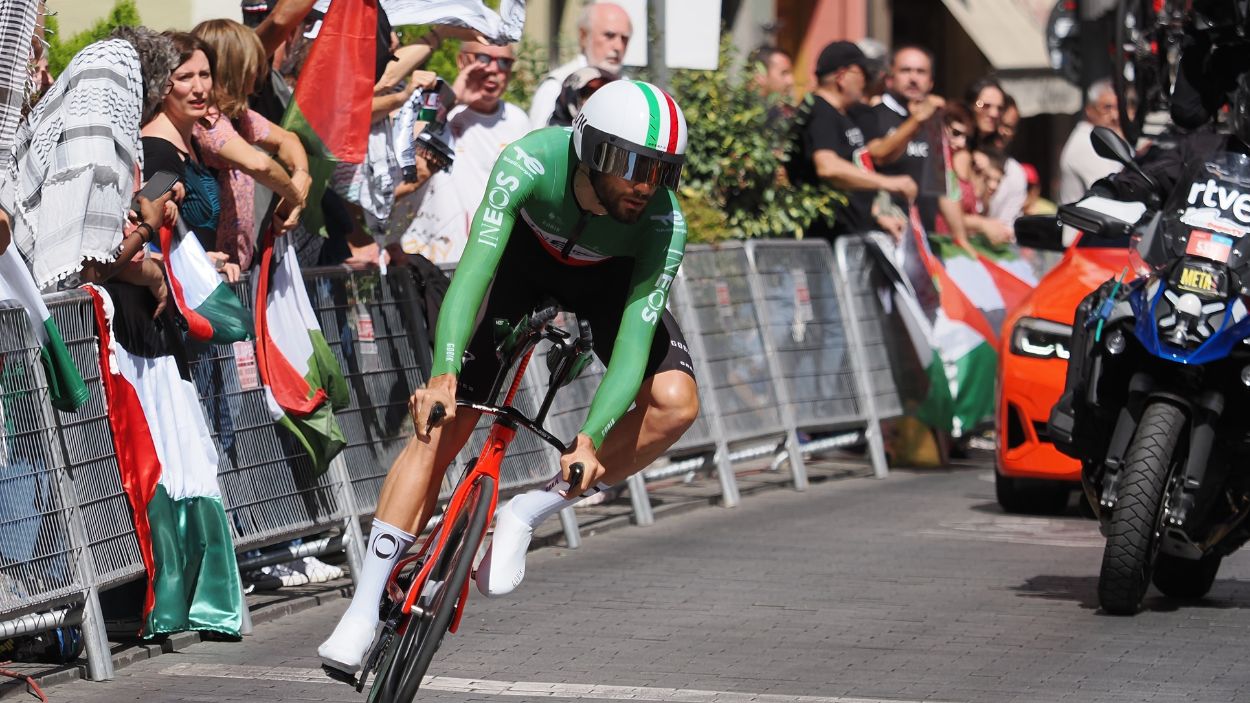 La Vuelta Ciclista en Valladolid con protestas por Palestina. EP.