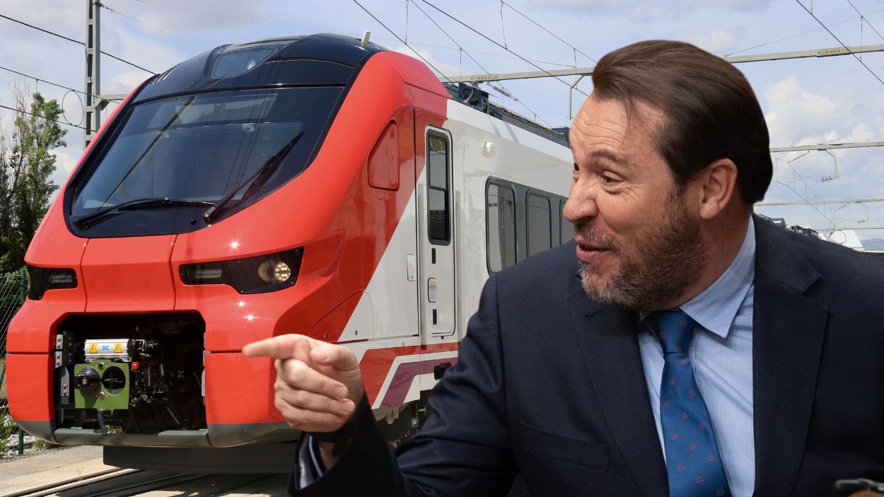 Óscar Puente y uno de los nuevos trenes de Cercanías de Renfe