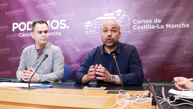 Los diputados de Podemos en Castilla-La Mancha, David Llorente y José García Molina.