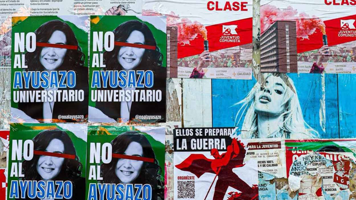 Las facultades madrileñas se empapelan contra la nueva ley de Universidades