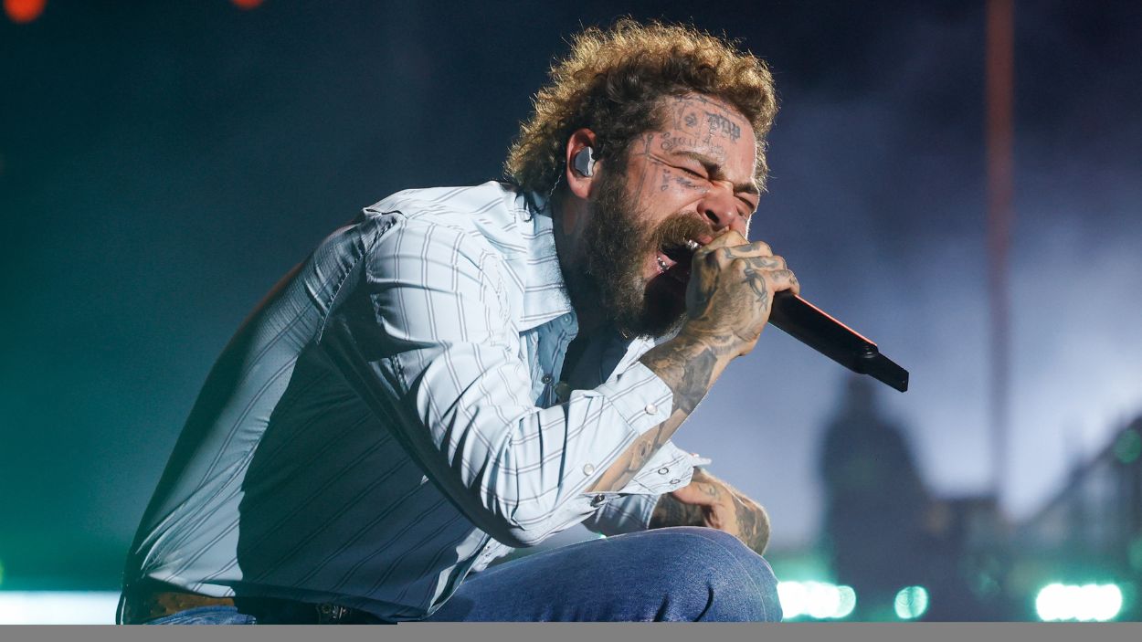 El cantante Post Malone, durante un concierto en el Estadi Olímpic Lluís Companys, a 12 de septiembre de 2025, en Barcelona, Catalunya (España). EP