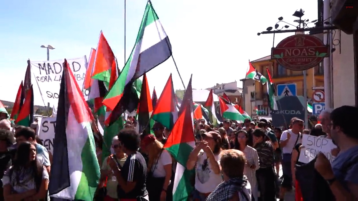 Manifestantes propalestinos en Madrid durante la Vuelta Ciclista a España. EP