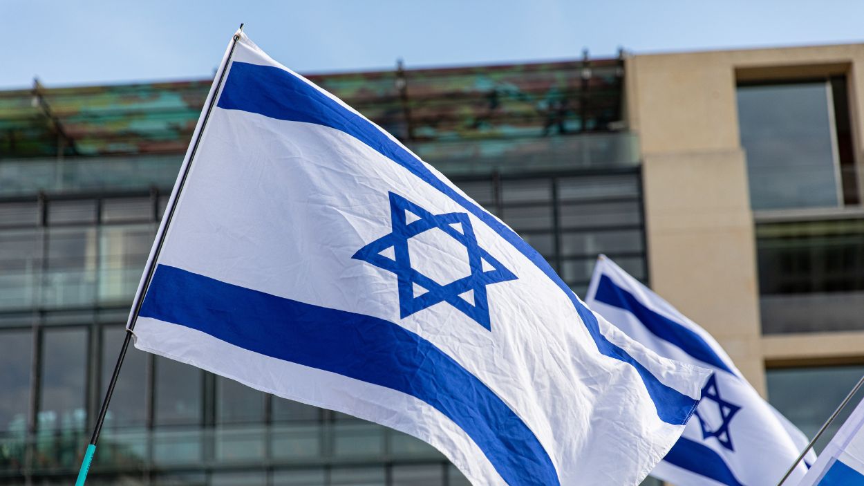 Imágenes de archivo de banderas de Israel. EP