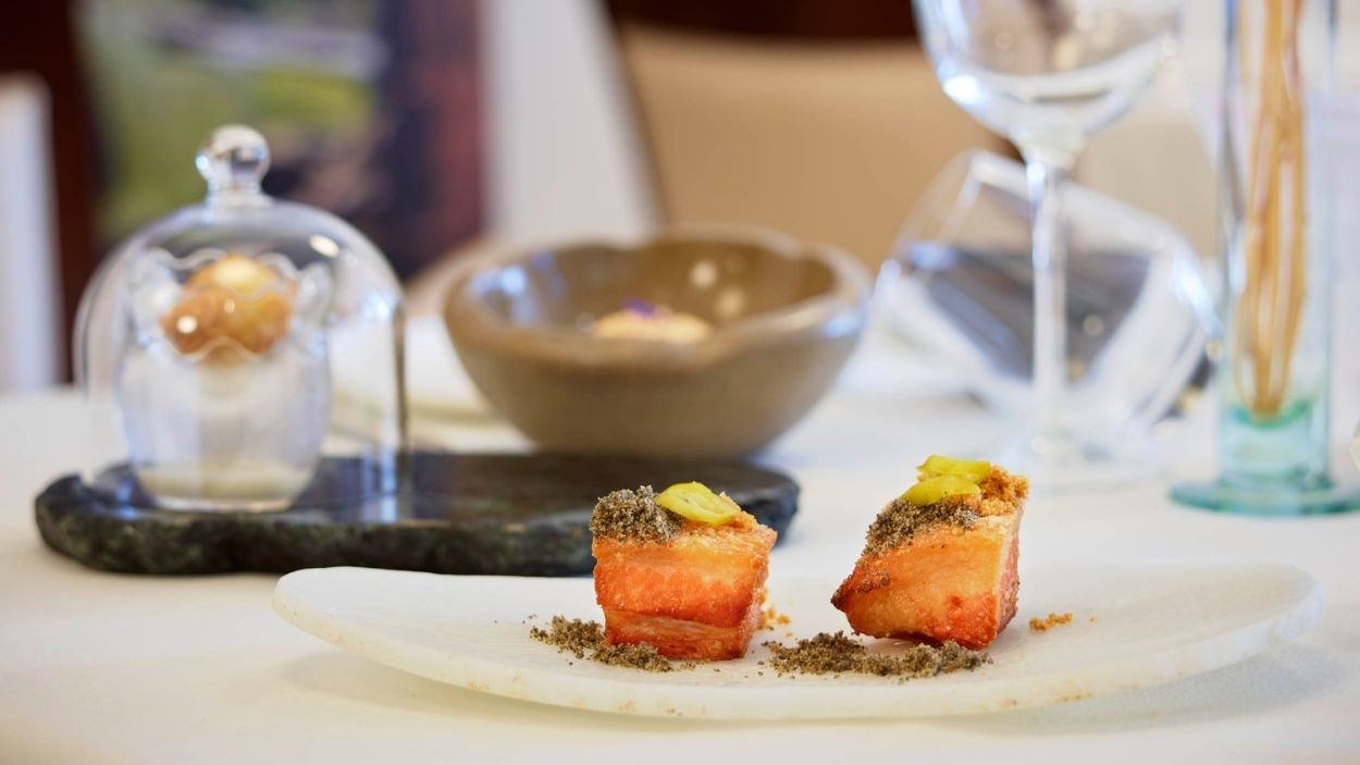 Restaurante Azafrán (Villarrobledo), dirigido por Teresa Gutiérrez, referente femenina de la cocina manchega contemporánea.