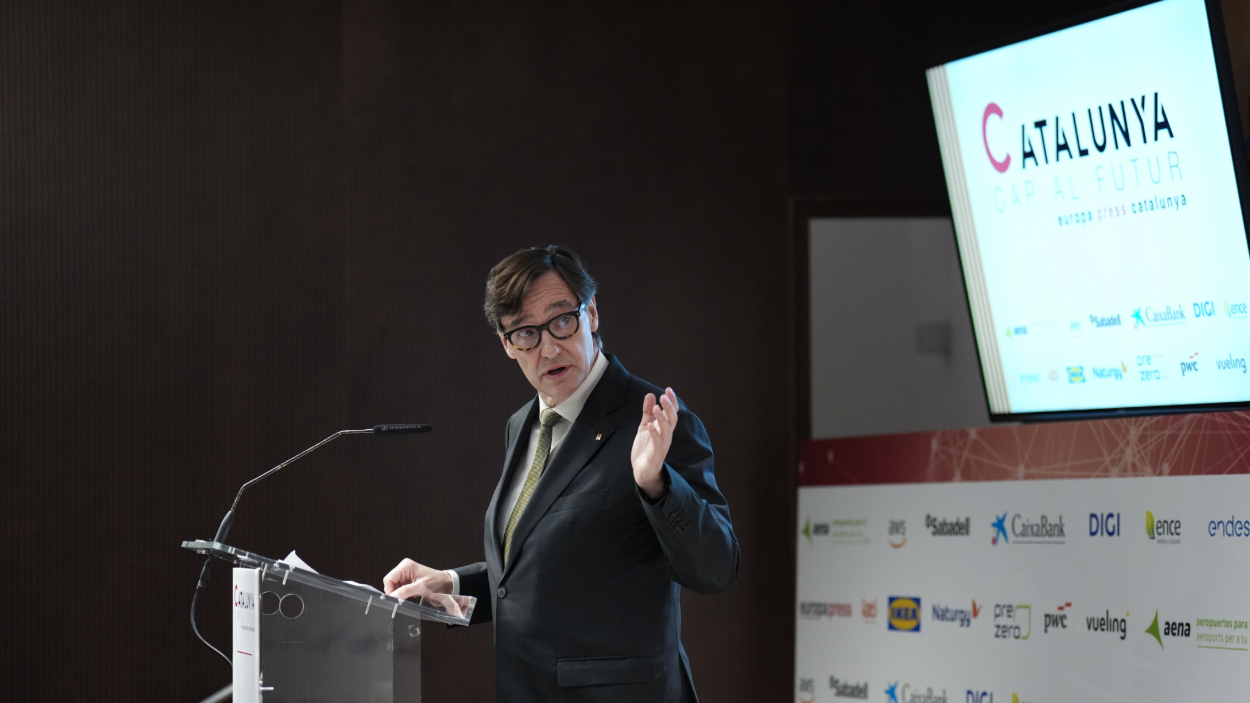 El presidente de la Generalitat, Salvador Illa, en el foro 'Catalunya hacia el futuro', organizado por Europa Press en Barcelona. David Zorrakino / EP