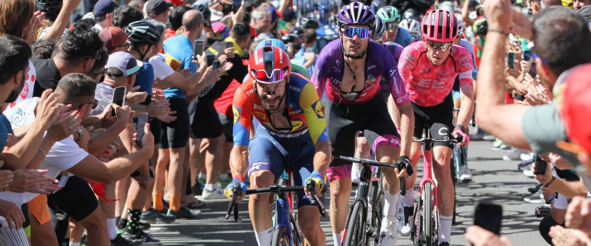 La Unión Ciclista Internacional muestra su "preocupación" por La Vuelta y critica el "respaldo" de Sánchez a las protestas