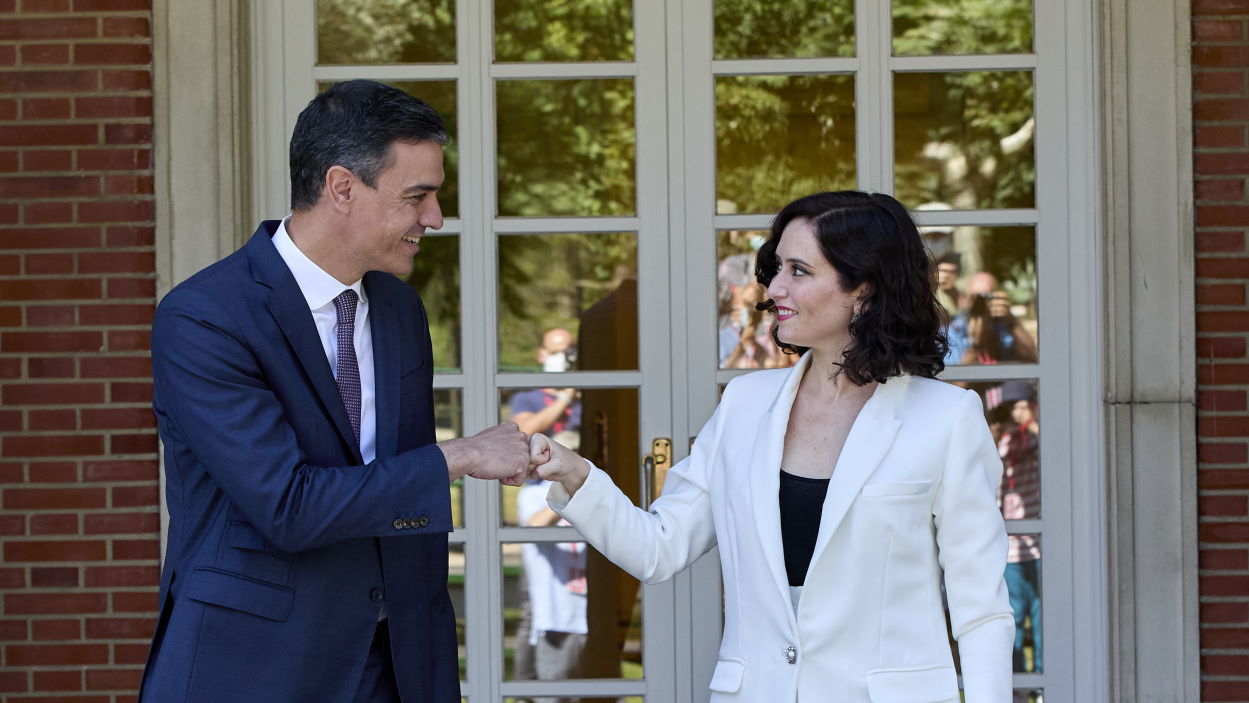 Nueva batalla en la guerra entre Sánchez y Ayuso a la que Feijóo no está invitado. EP.