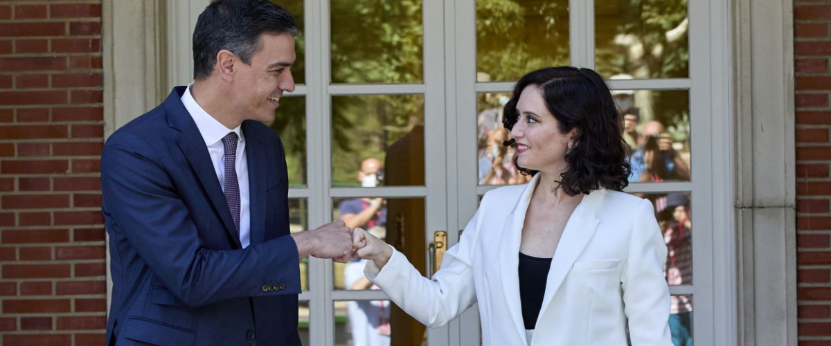 Nueva batalla en la guerra entre Sánchez y Ayuso a la que Feijóo no está invitado