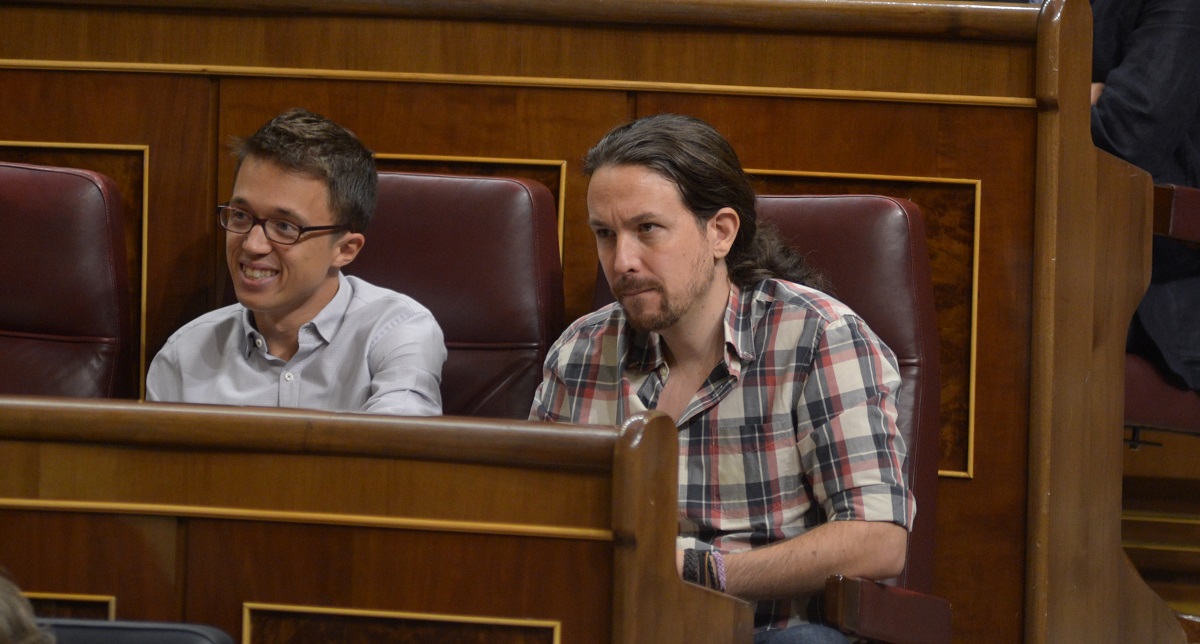 Pablo Iglesias e Íñigo Errejón durante la segunda votación de la investidura de Rajoy.