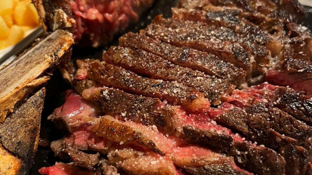 Chuleta de ternera, carne roja. EP