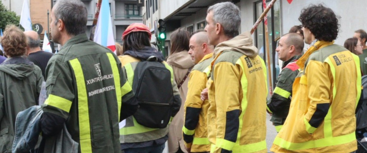 Los bomberos forestales de Galicia afrontaron la ola de incendios con EPIs que no soportaban temperaturas extremas