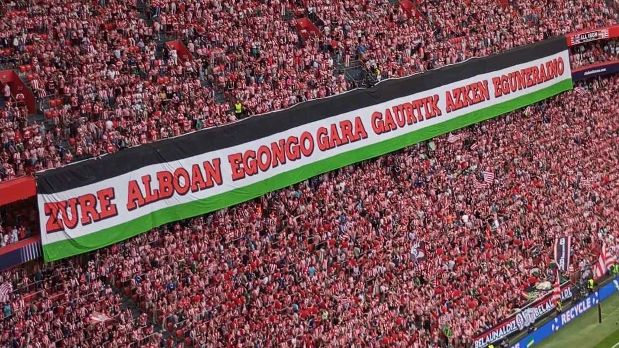 El Athletic Club le da una lección al Real Madrid: permitió la entrada de banderas de Palestina a su estadio. Redes Sociales