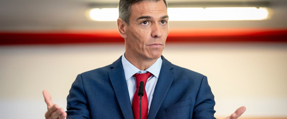 Sánchez blindará por ley la bajada de ratios y las horas lectivas de los profesores