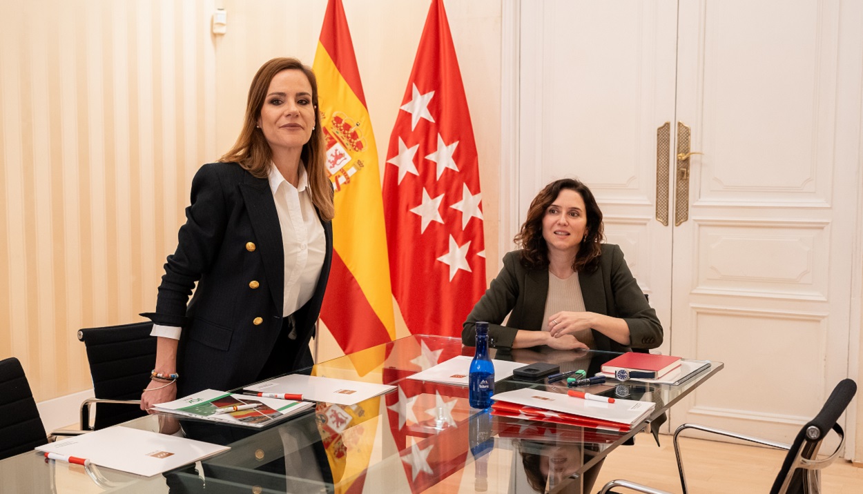 Isabel Pérez Moñino (Vox) e Isabel Díaz Ayuso (PP)