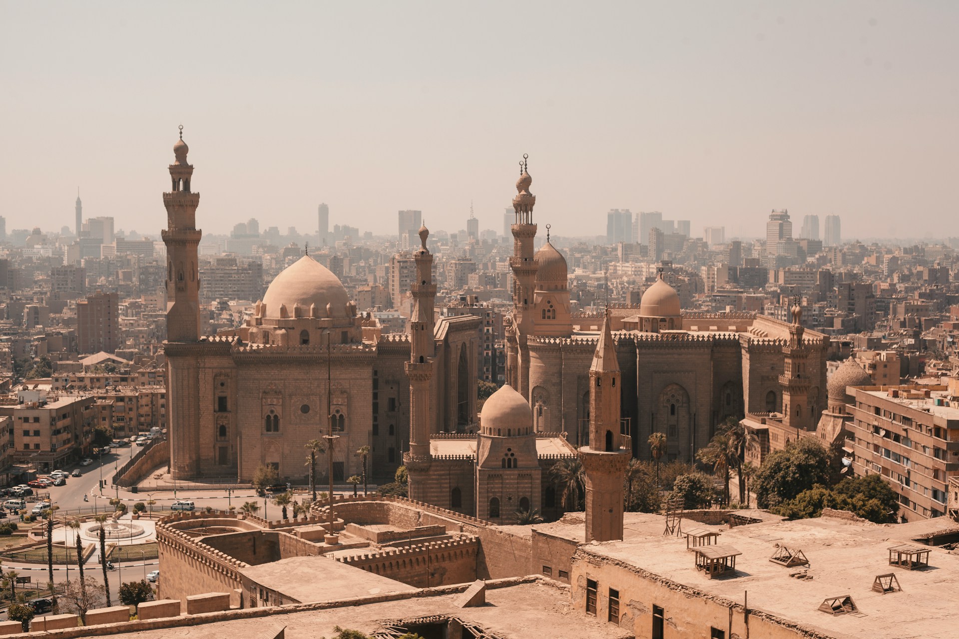 Mezquita del Sultán Hassan en El Cairo, Egipto / Foto de Omar Elsharawy en UNSPLASH