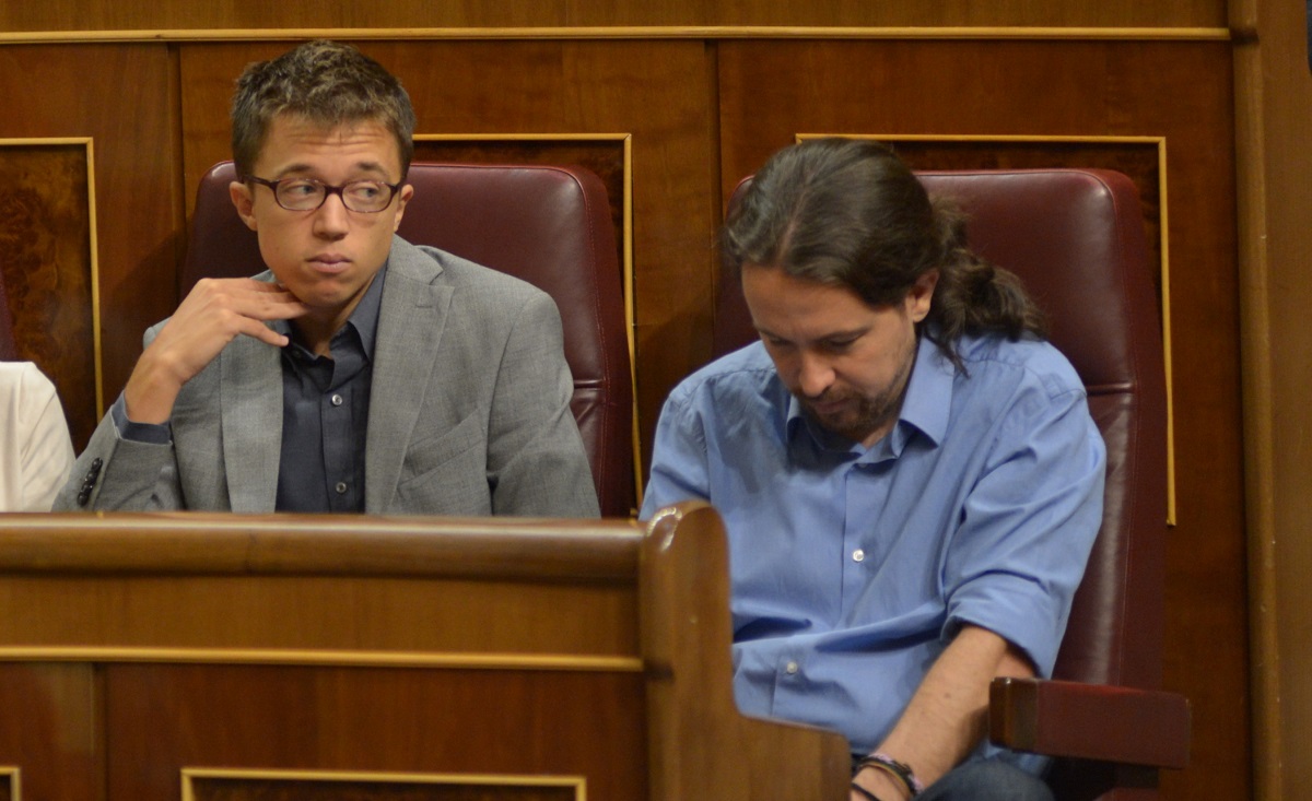 Íñigo Errejón y Pablo Iglesias durante la investidura de Rajoy 
