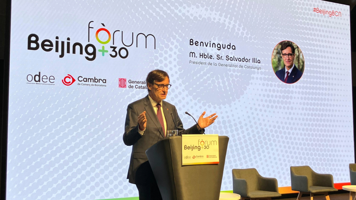 El presidente de la Generalitat de Cataluña, Salvador Illa, en el Fòrum Beijing+30 en Barcelona. EP
